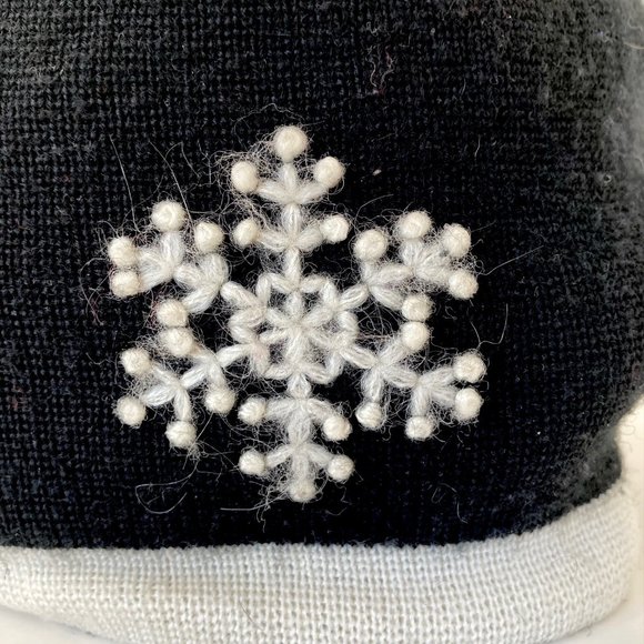VTG Obermeyer 1947 Signature Wool Blend Embroidered Snowflakes Black Ski Cap Hat - Picture 8 of 14